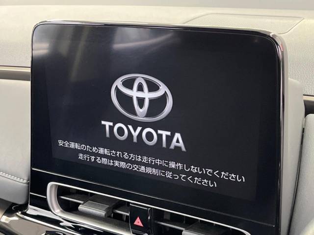 【メーカー純正10.5インチナビ】インテリアに溶け込むスタイリッシュな「専用設計」メーカーナビを装備♪視認性や操作性など基本性能にも優れ、より上質なカーライフをお楽しみいただけます。