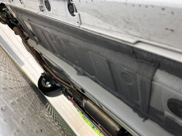 お車を安心してお乗りいただく為には、足回りの定期点検が欠かせません。サービスサポート（有償保証）では無料点検もご提供しており、安心のカーライフをお過ごしいただけるサポート体制が整っています。