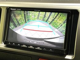 【バックカメラ】駐車時に後方がリアルタイム映像で確認できます。大型商業施設や立体駐車場での駐車時や、夜間のバック時に大活躍！運転スキルに関わらず、今や必須となった装備のひとつです！