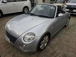 純正15インチアルミ、フォグ、キーレスなど標準装備。フルノーマルですので、このまま乗っても良し、お好みに合わせてカスタマイズするも良しのコペンです！