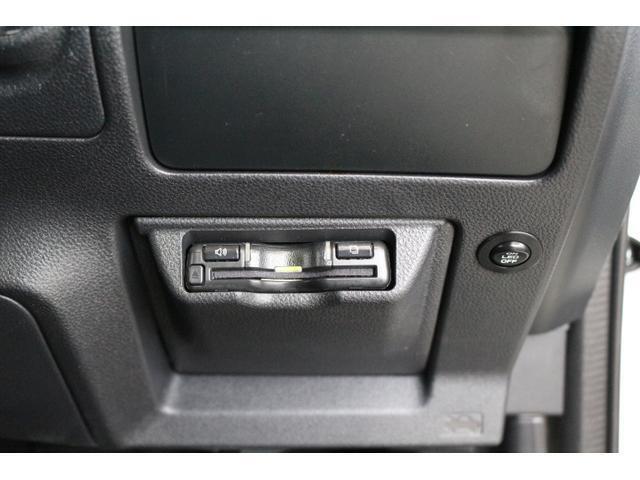 ETC2.0装備。通常のETCのように料金所もスムーズに通過できるだけでなく、特定ICからの乗り直しや渋滞情報の取得にも便利です。