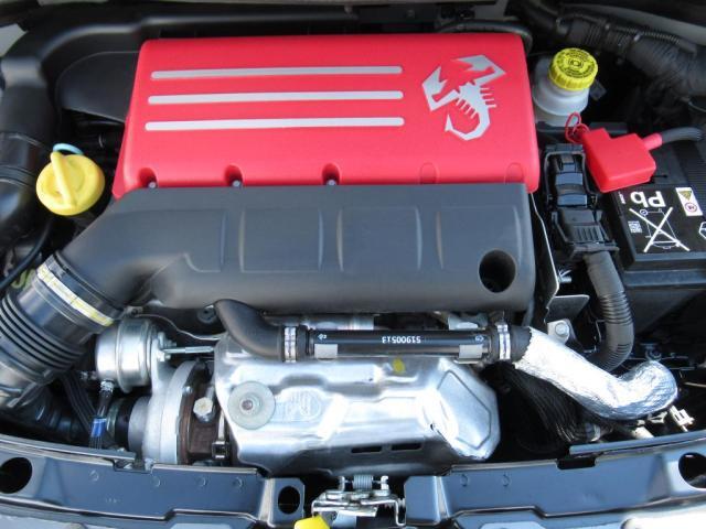 直列4気筒　DOHC　16バルブインタークーラー付ターボエンジンでキビキビと走ります