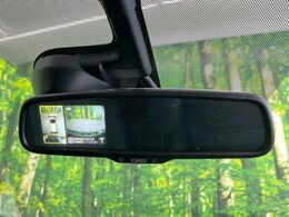 【アラウンドビューモニター】専用のカメラにより、上から見下ろしたような視点で360度クルマの周囲を確認することができます☆死角部分も確認しやすく、狭い場所での切り返しや駐車もスムーズに行えます。