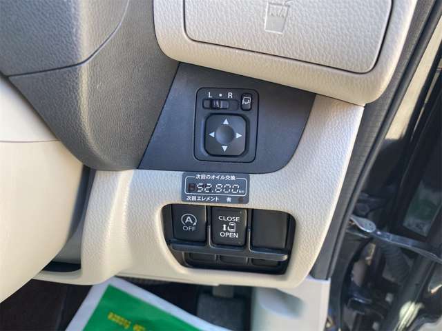 リアスライドドアは左側電動です！運転席のメインスイッチで開閉操作ができます☆また、ドアハンドルに軽く力を加えるか、リモコンのスイッチ操作でもオート開閉できます