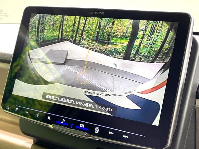 【バックカメラ】駐車時に後方がリアルタイム映像で確認できます。大型商業施設や立体駐車場での駐車時や、夜間のバック時に大活躍！運転スキルに関わらず、今や必須となった装備のひとつです！