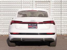 パワフルでダイナミック、心躍る走りをゼロエミッションで愉しめます。