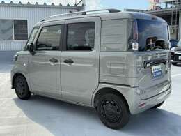 右後席スライドドアは電動で