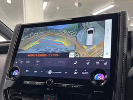 【パノラミックビューモニター】専用のカメラにより、上から見下ろしたような視点で360度クルマの周囲を確認することができます☆死角部分も確認しやすく、狭い場所での切り返しや駐車もスムーズに行えます。