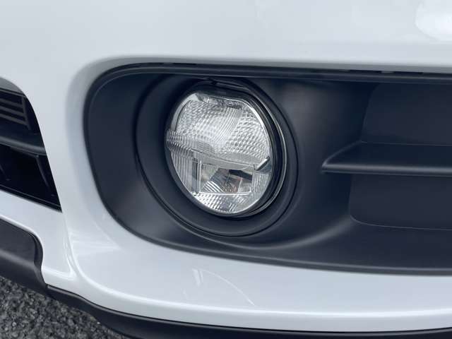 リアモニター　DVD　ACC　インテリジェントセーフティ　パワーゲート　コンフォートアクセス　バックカメラ　PDC　ナビ　タッチパネルBluetooth　USB　ETC　オートライト　18AW