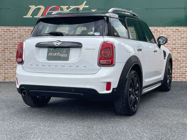 リアモニター　DVD　ACC　インテリジェントセーフティ　パワーゲート　コンフォートアクセス　バックカメラ　PDC　ナビ　タッチパネルBluetooth　USB　ETC　オートライト　18AW