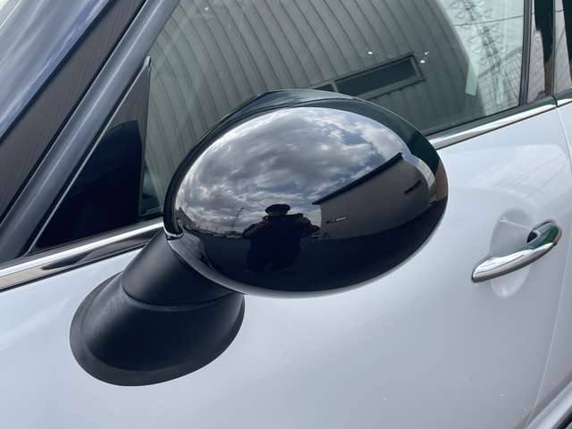 リアモニター　DVD　ACC　インテリジェントセーフティ　パワーゲート　コンフォートアクセス　バックカメラ　PDC　ナビ　タッチパネルBluetooth　USB　ETC　オートライト　18AW