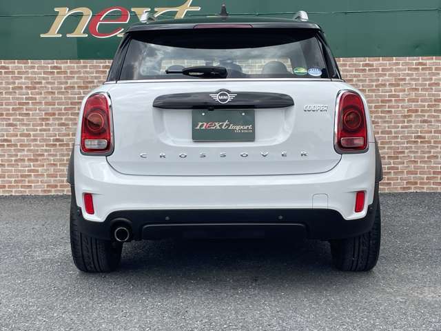 リアモニター　DVD　ACC　インテリジェントセーフティ　パワーゲート　コンフォートアクセス　バックカメラ　PDC　ナビ　タッチパネルBluetooth　USB　ETC　オートライト　18AW