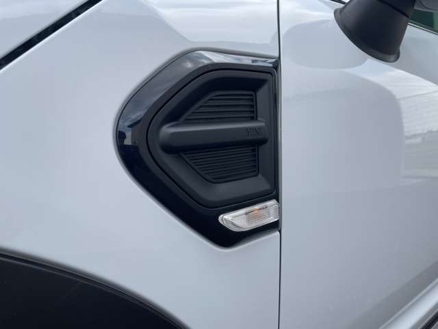 リアモニター　DVD　ACC　インテリジェントセーフティ　パワーゲート　コンフォートアクセス　バックカメラ　PDC　ナビ　タッチパネルBluetooth　USB　ETC　オートライト　18AW