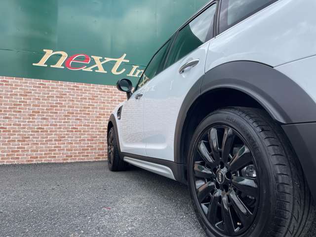 リアモニター　DVD　ACC　インテリジェントセーフティ　パワーゲート　コンフォートアクセス　バックカメラ　PDC　ナビ　タッチパネルBluetooth　USB　ETC　オートライト　18AW