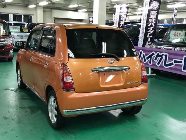 当社のアフターサービスですが、鈑金・塗装の自社工場をはじめ、自社の車検整備工場がございます。
