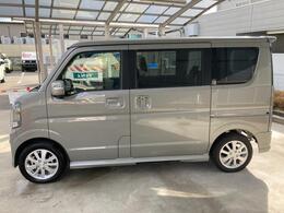 お買い得車から、人気の中古車。弊社総展示台数300台！豊富な在庫からお客様にぴったりの1台をお探しいたします。