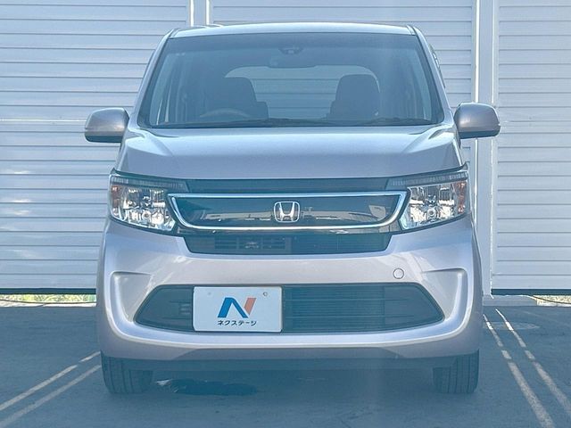 弊社では、全車『修復歴なし』のお車のみ取り扱っております。専任バイヤーによる厳選した仕入れの後、入庫後の車両チェックを行い、ネクステージが認定した高品質な中古車をご提供しております。