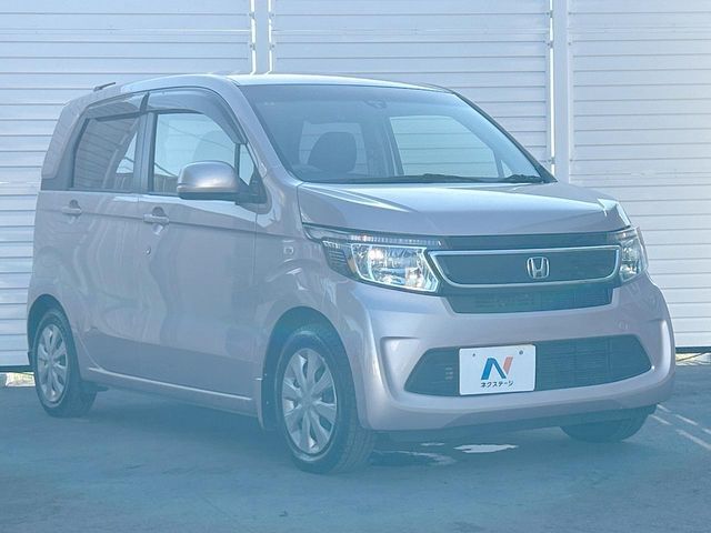 大好評のボディコーティング「弾スプラッシュコート」もご納車までに施工可能。通常のガラスコートと異なる、耐久年数6年の無機質ガラスコーティングが、ボディをキレイな状態に保ってくれます。