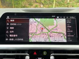 【純正ナビゲーション】BMWのナビゲーションは操作性も良く、詳細な地図情報と交通状況を見やすく表示し、快適なドライビングをサポートしながら目的地までナビゲートします。