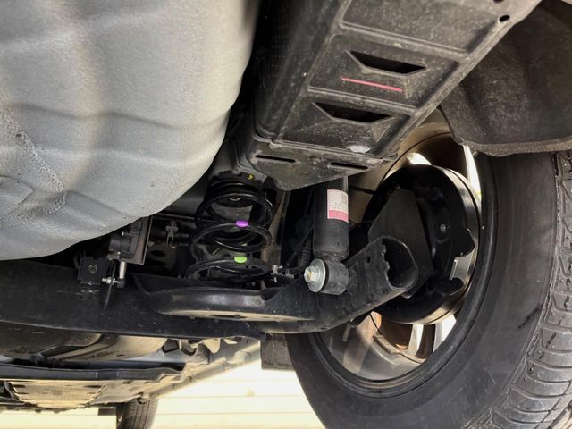 お車を安心してお乗りいただく為には、足回りの定期点検が欠かせません。サービスサポート（有償保証）では無料点検もご提供しており、安心のカーライフをお過ごしいただけるサポート体制が整っています。