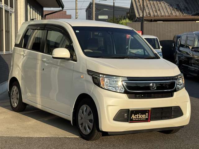 内装のクリーニングは専任のスタッフが真心込めて！　抗菌クリーニングです。格安で別途ガラスコーティングも承れますよ。