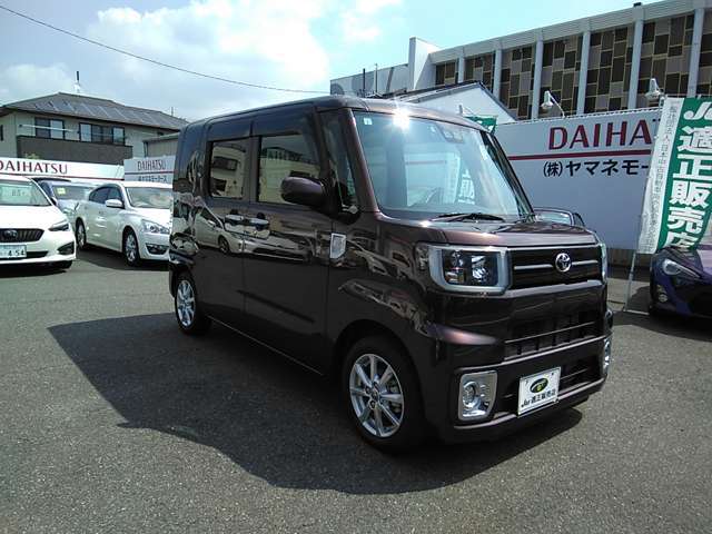 当店では、お客様が安心してお車に乗って頂くために、徹底した納車点検を行っております。また、タイヤ、バッテリー、エンジンオイル等の部品が要整備と認められた場合は新品交換しております。