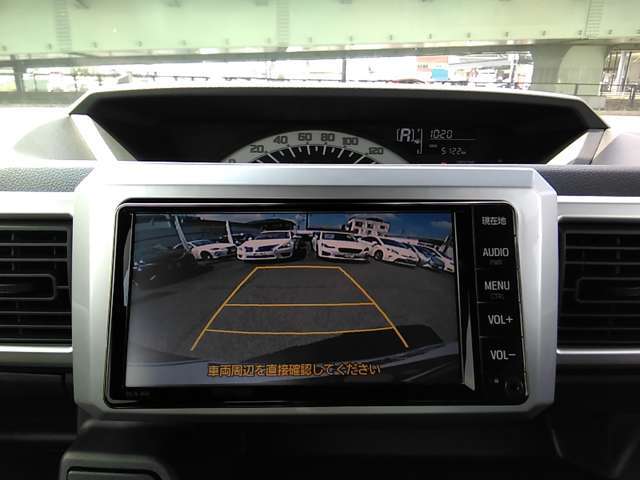 バックモニターで安心駐車♪