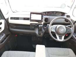 毎回座るフロントシート。運転席は使用する部分ですので、座り心地が重要です！