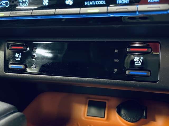 「シートエアコン」　ヒーター＆クーラー1台2役！ベンチレーター機能付きです♪