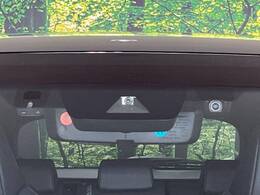 【トヨタセーフティセンス】走行中に前方の車両等を認識し、衝突しそうな時は警報とブレーキで衝突回避と被害軽減をアシスト。より安全にドライブをお楽しみいただけます。