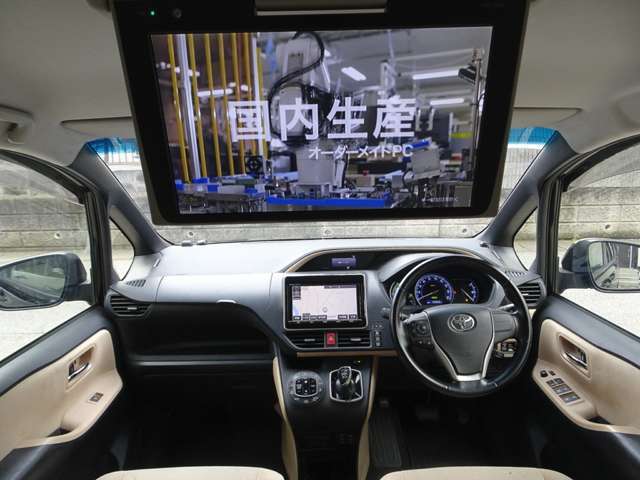 内装も比較的良い状態です。中古車ですので使用感などはございますが、お知らせする大きく目立つようなダメージなどもございません。室内に嫌な臭いなどもございません。