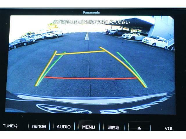 Rレンジに入れると後退時にバックカメラの映像が移されます。ガイド線がついているのでタイヤのキレ角も予想しやすいです。