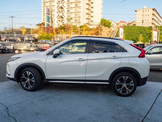 支払総額　＝　車両本体価格＋諸費用　（法定費用＋販売店手数料）です。店頭納車が前提ですが、自宅への納車のなどは、別途費用になります。兵庫県以外での登録は、支払総額が異なります。お問合せください。