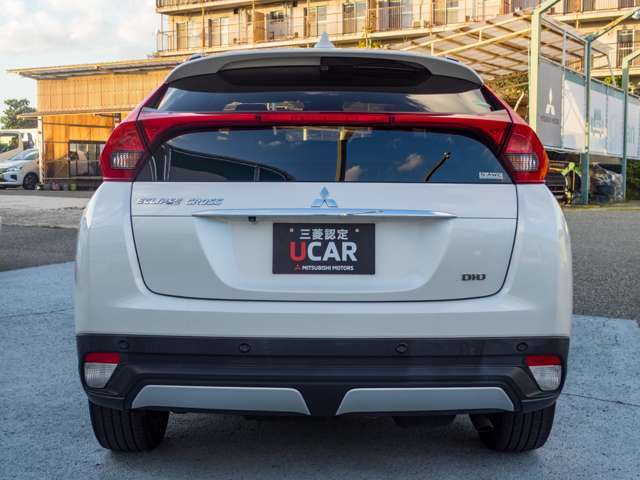 大きく開くリヤゲート！雨の日などは傘替わり！大き目のお荷物も出し入れ楽々！！