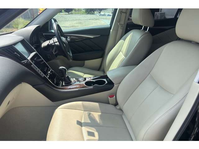 「タイプSP」グレードならではの専用スポーツシート・上質な内装・18インチアルミホイール・スポーツサスペンションなど、装備面も充実。