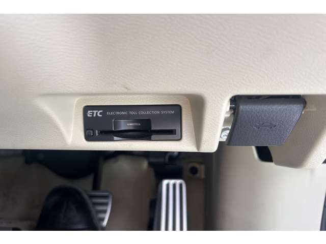 収納式ビルトインETCで、車内の見た目もすっきり。便利でスマートな装備です。