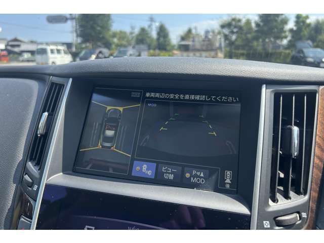 アラウンドビューモニター搭載で、駐車も安心・安全。日常の使い勝手にも優れたスポーツセダン。