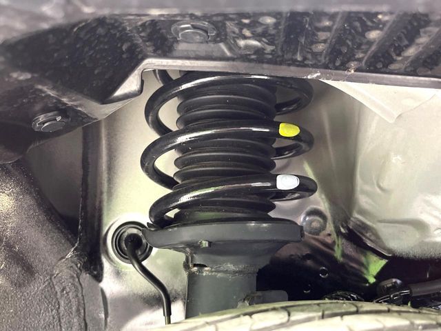 お車を安心してお乗りいただく為には、足回りの定期点検が欠かせません。サービスサポート（有償保証）では無料点検もご提供しており、安心のカーライフをお過ごしいただけるサポート体制が整っています。