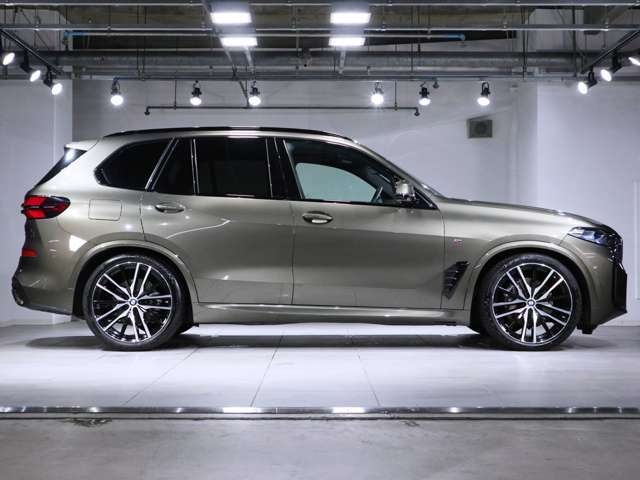 プレミアムセレクション2年保証のお車は2年延長保証にご加入頂けます。プレミアムセレクション2年保証からさら最大2年間、合計4年間の保証をお受け頂けます。対象箇所の不具合は無償修理をご提供致します。