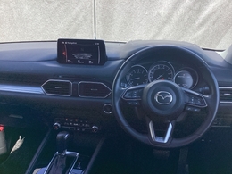 細部まで作り込まれた造形美！毎日でも運転して『人馬一体』を楽しみたくなります。是非、クルマに触れてその質感を味わってください。