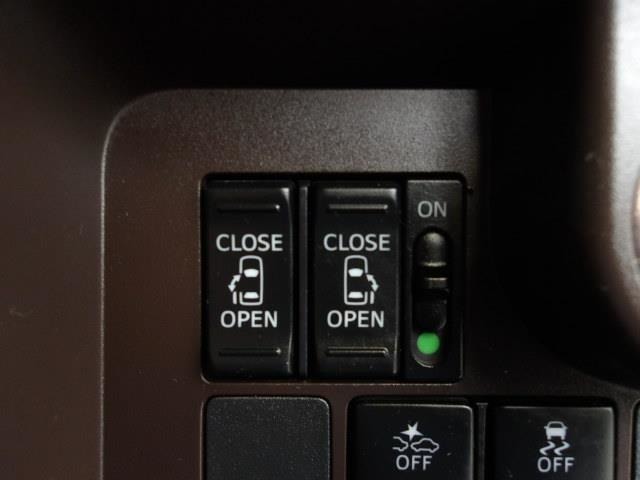 狭いところでの乗り降りがスムーズにできる両側電動スライドドア付き！車内のボタンを押すだけでラクラク開閉することができます！