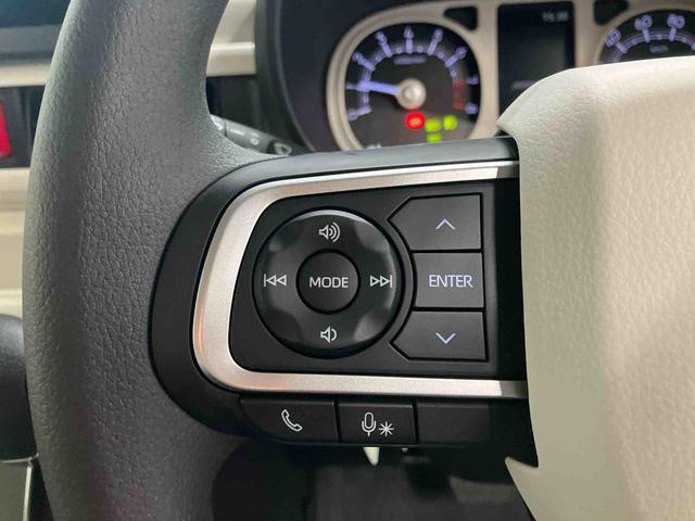 【ステアリングスイッチ】　手元のスイッチでオーディオなどの操作ができます