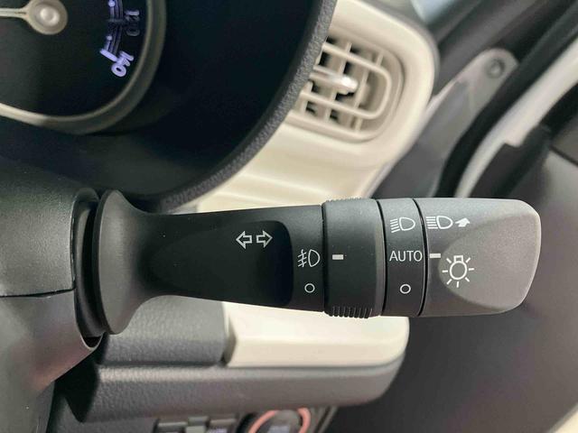 【オートライト】　周囲の明るさに応じて、ヘッドランプを自動的に点灯・消灯してくれるので、とても便利です