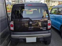 明るく元気なスタッフが1台1台丁寧に内外装クリーニング、点検・整備を行っております。