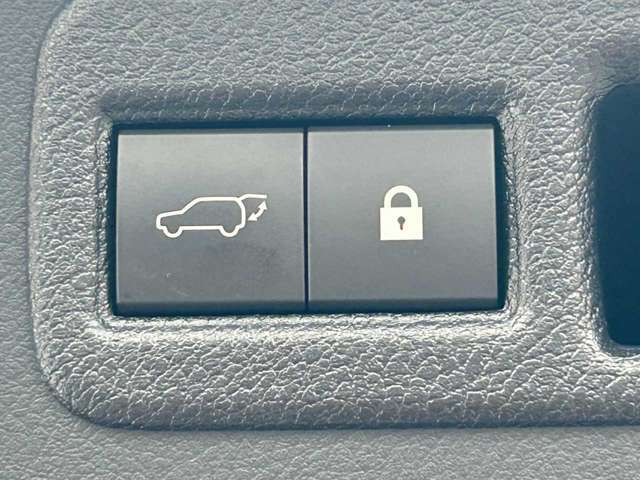 リアゲートの開閉を車内スイッチ、キーレススイッチ、ドアノブで操作可能です！