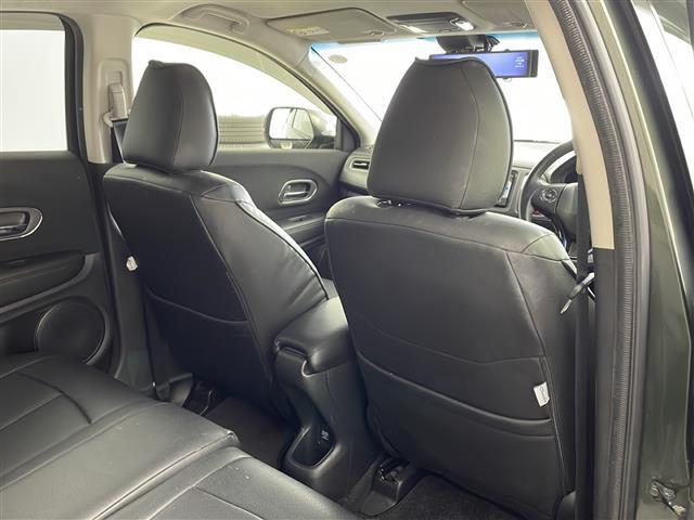【運転席】座り心地が良いシートなので長時間の運転でも快適にお過ごしいただけます。新品のフロアマットのご注文も可能です。掲載箇所以外にご希望の写真がございましたらお気軽にお問い合わせ下さい。