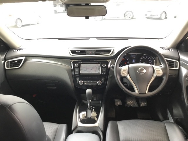 お客様に安全で快適なカーライフをお送りいただくために、中古車にも高いレベルの品質基準を設け、その基準に従って、全ての中古車について納車前整備を実施しています。
