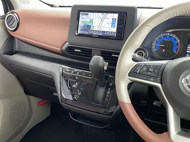 【運転席操作部】快適なドライブを楽しむための機能が装備されています！運転席から触れるので、使いやすいです！除菌プランいれていただくと、さらに清潔で安心していただけます！