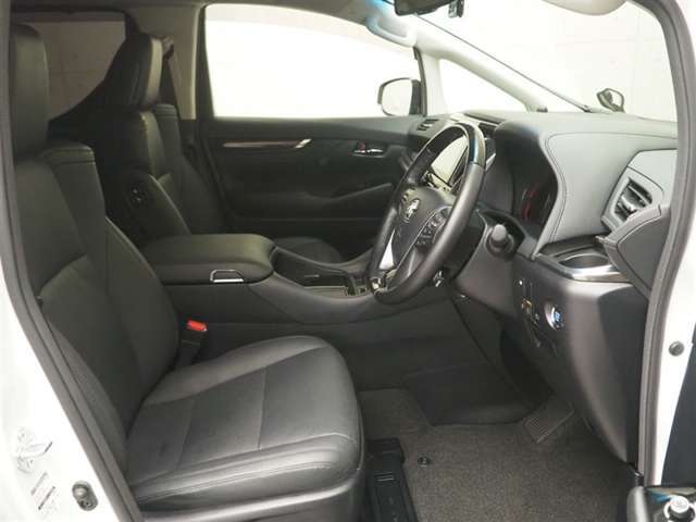 上質なシートで長距離の運転も疲れにくいです。