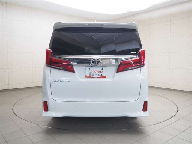 色はホワイトパールクリスタルシャインです。